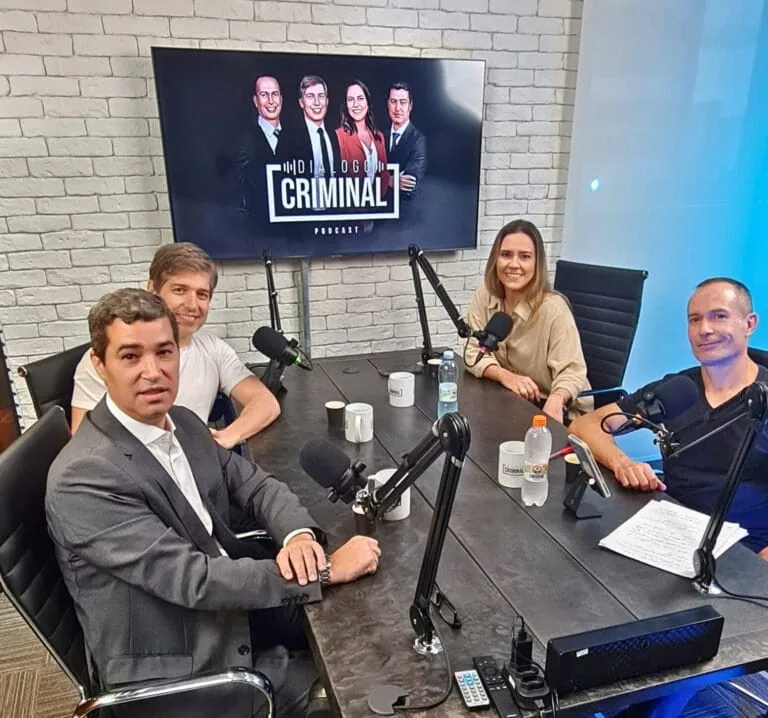 Dialogo Criminal - Hosts